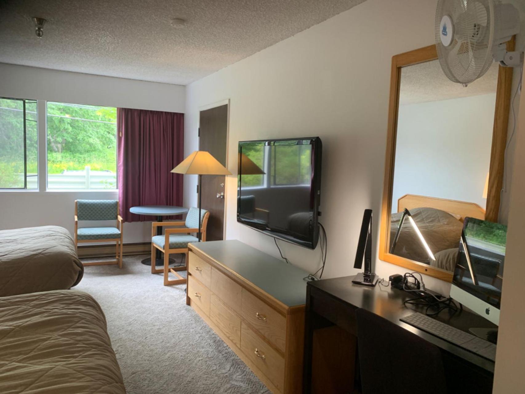 Providence Place Inn Port Hardy Exterior foto