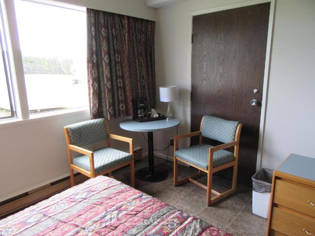 Providence Place Inn Port Hardy Exterior foto